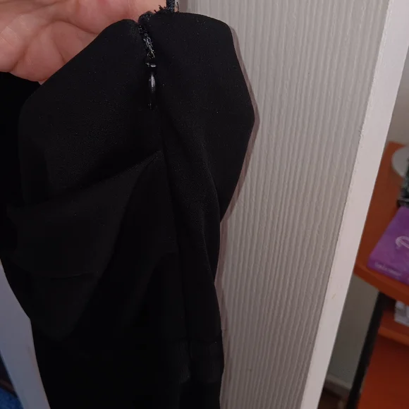 Theory Kaholo One Shoulder Little Black Dress. Size 4 - Picture 8 of 10